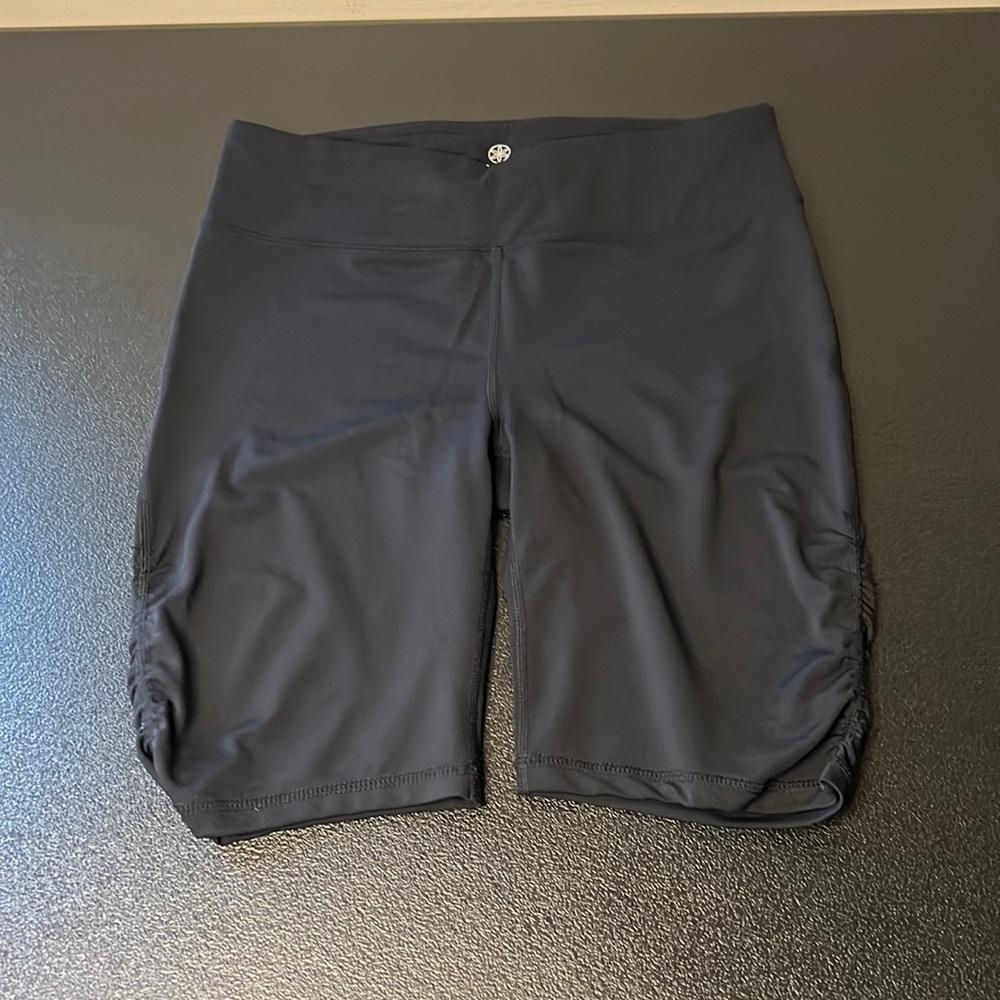 GAIAM Black Biker Shorts SZ Medium